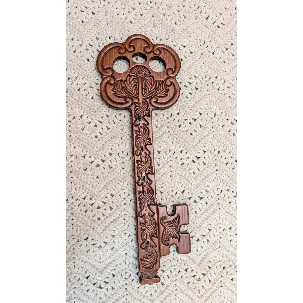 Vintage Carved Wood Skeleton Key Wall Rack Decorative Key Holder 19 Inch